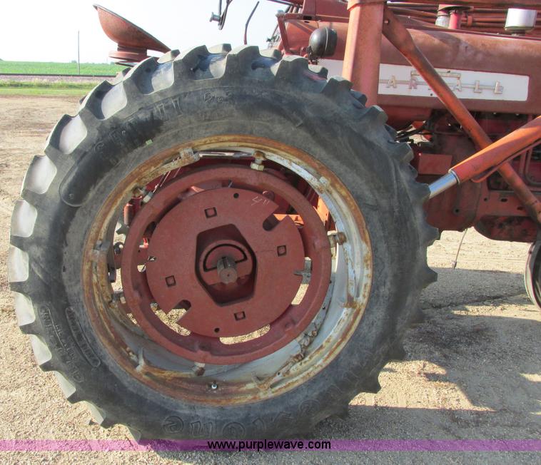 image for item I6177 McCormick Farmall 400 tractor