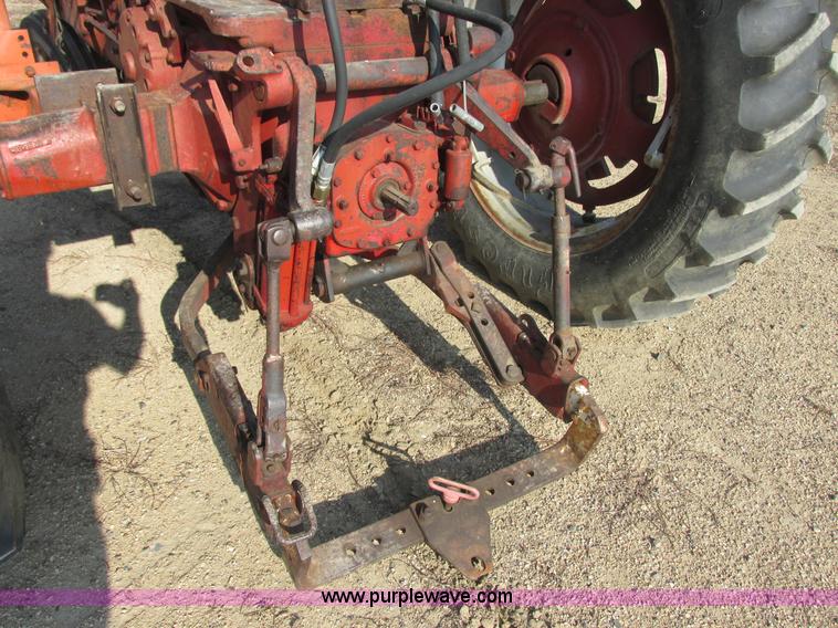 image for item I6177 McCormick Farmall 400 tractor