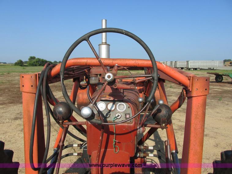 image for item I6177 McCormick Farmall 400 tractor