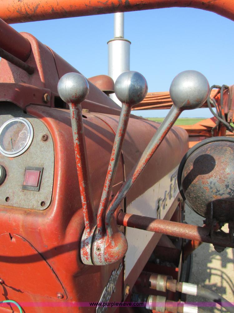 image for item I6177 McCormick Farmall 400 tractor