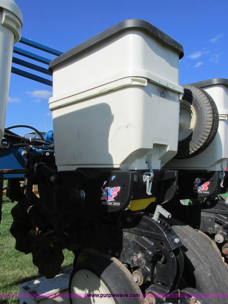 image for item I6192 2006 Kinze 3650 planter