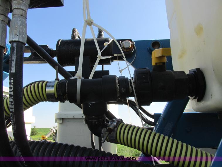 image for item I6192 2006 Kinze 3650 planter