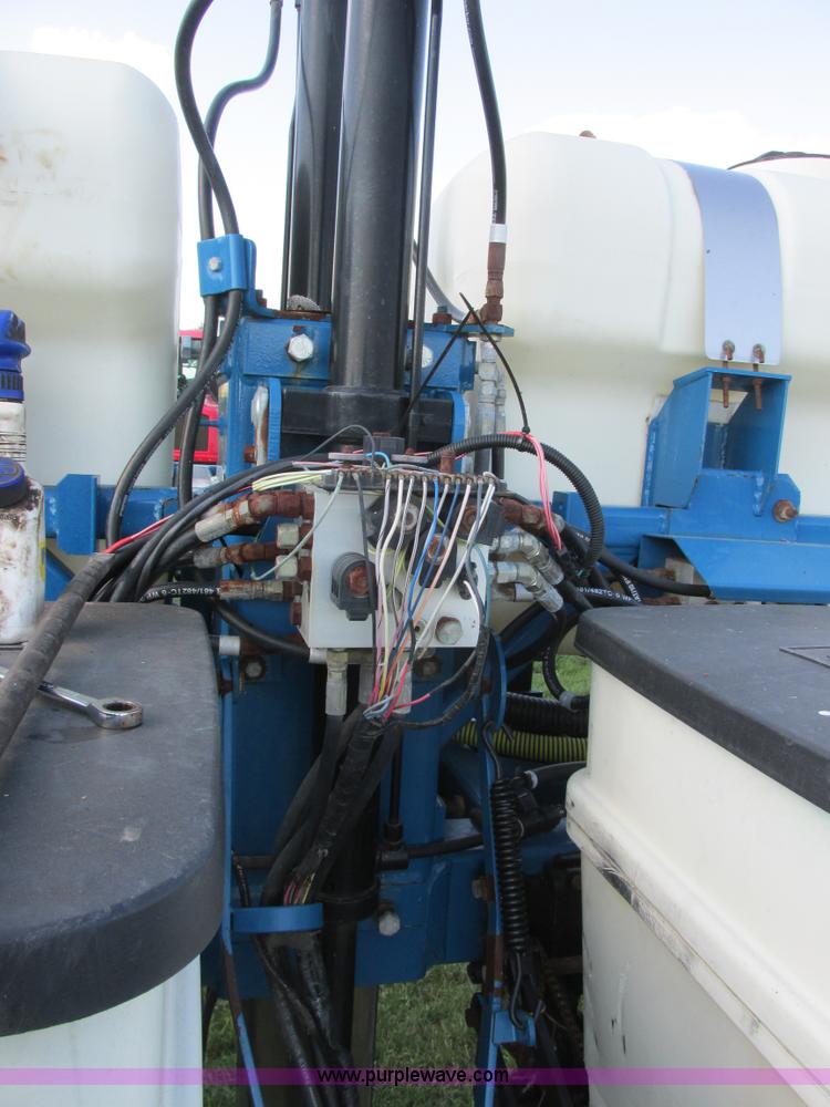 image for item I6192 2006 Kinze 3650 planter