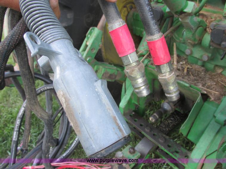 image for item I6192 2006 Kinze 3650 planter