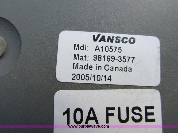 image for item I6192 2006 Kinze 3650 planter