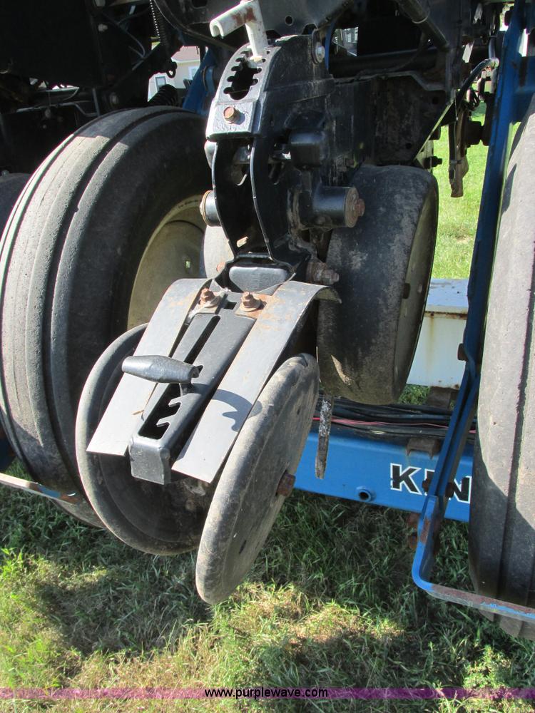 image for item I6192 2006 Kinze 3650 planter