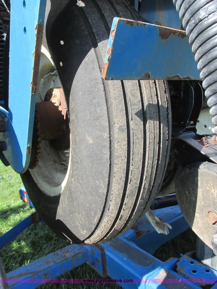 image for item I6192 2006 Kinze 3650 planter