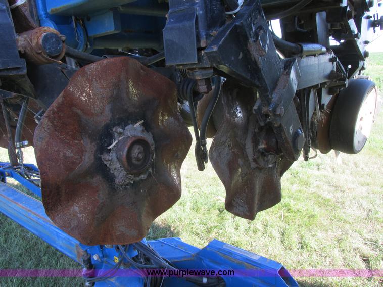 image for item I6192 2006 Kinze 3650 planter