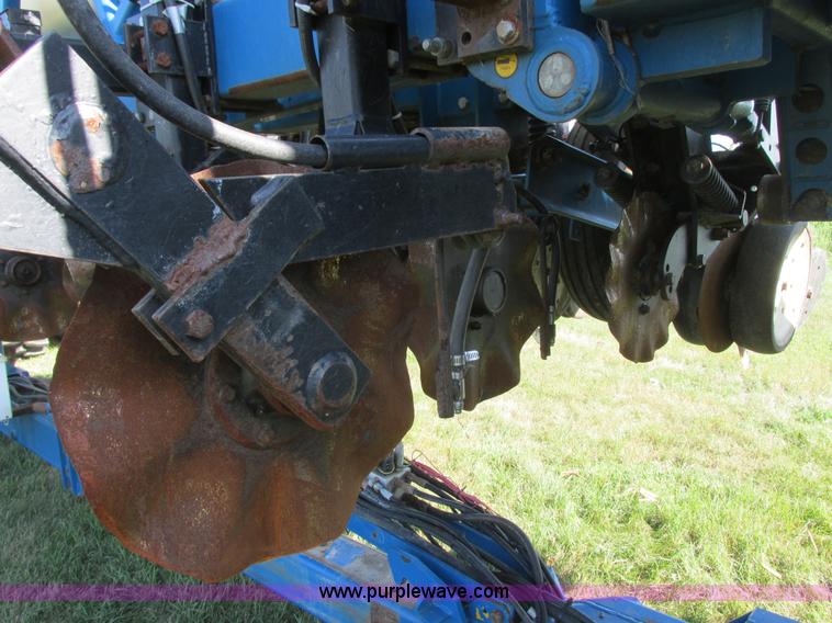 image for item I6192 2006 Kinze 3650 planter