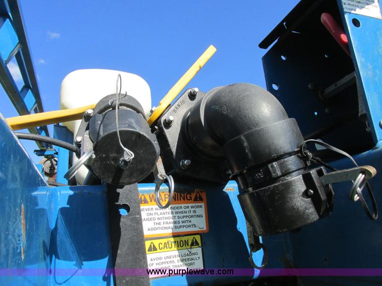 image for item I6192 2006 Kinze 3650 planter