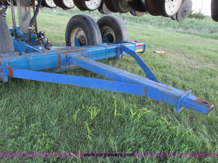 image for item I6192 2006 Kinze 3650 planter