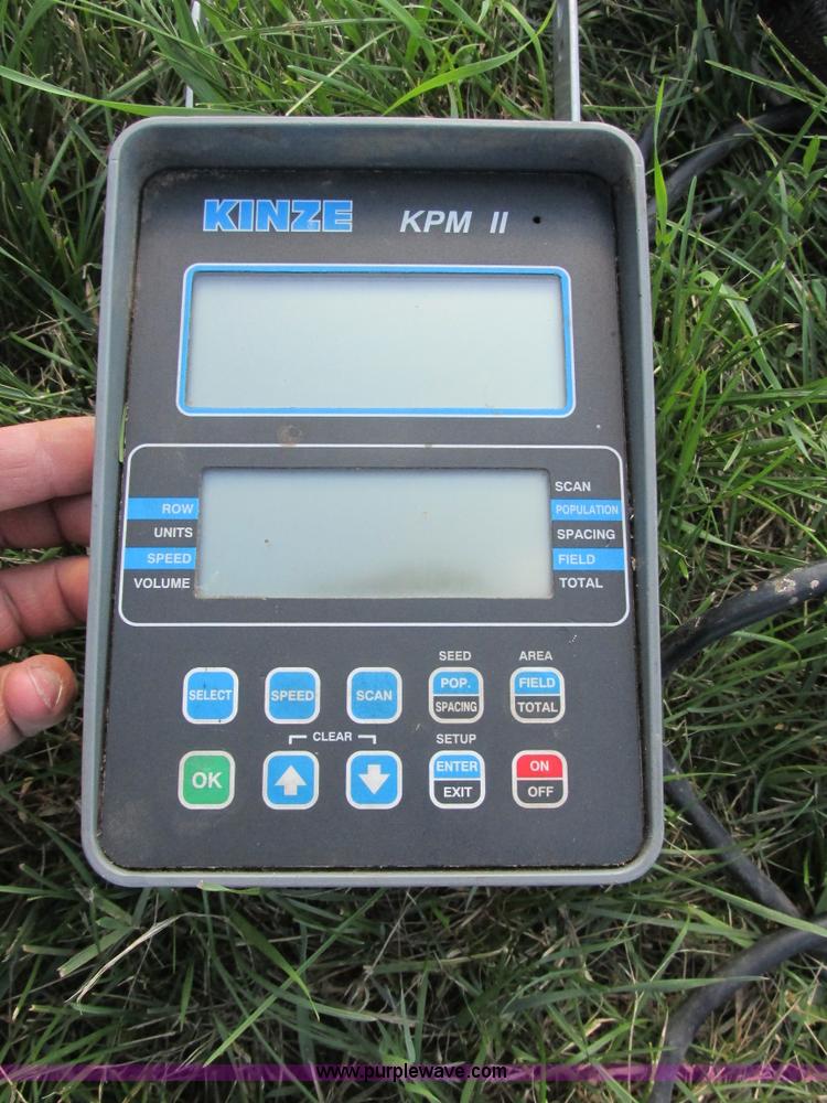 image for item I6192 2006 Kinze 3650 planter