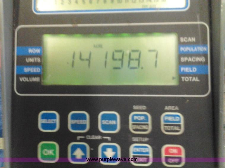 image for item I6192 2006 Kinze 3650 planter