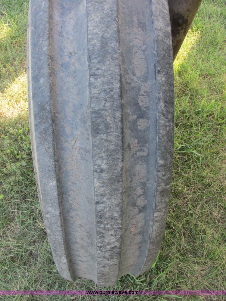 image for item I6193 1979 Massey Ferguson 255 tractor