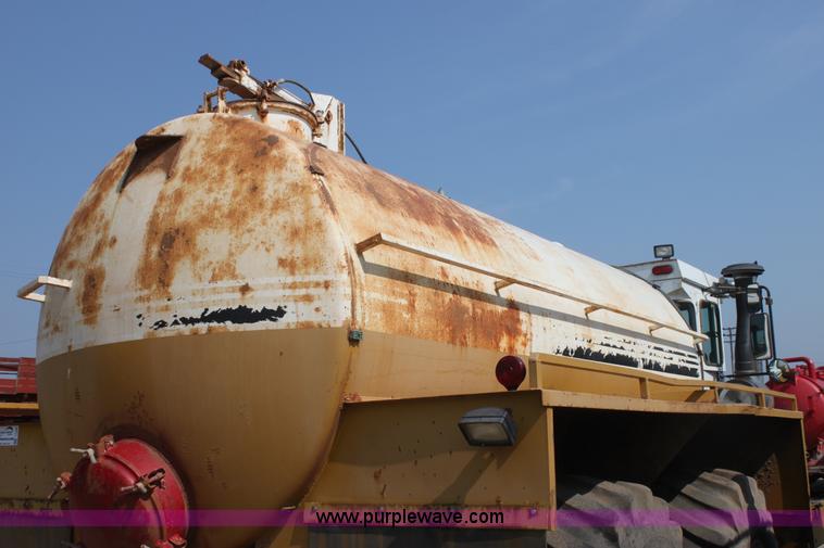 image for item I7260 Ag-Chem TerraGator 2505 floater