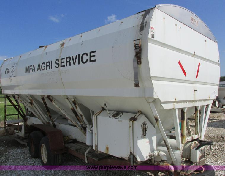image for item I8963 Flo Max three hopper grain tender bed