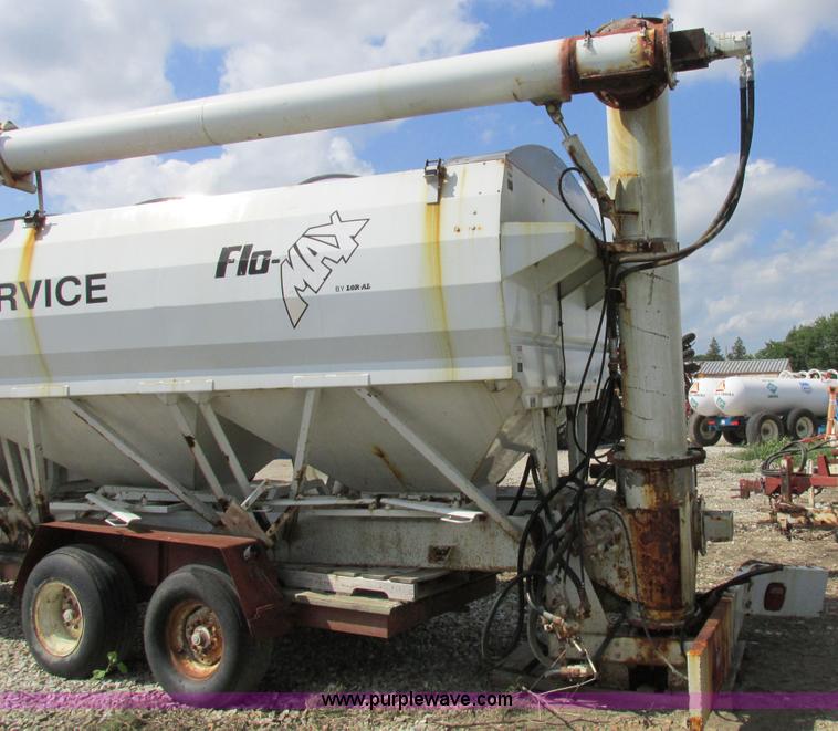 image for item I8963 Flo Max three hopper grain tender bed