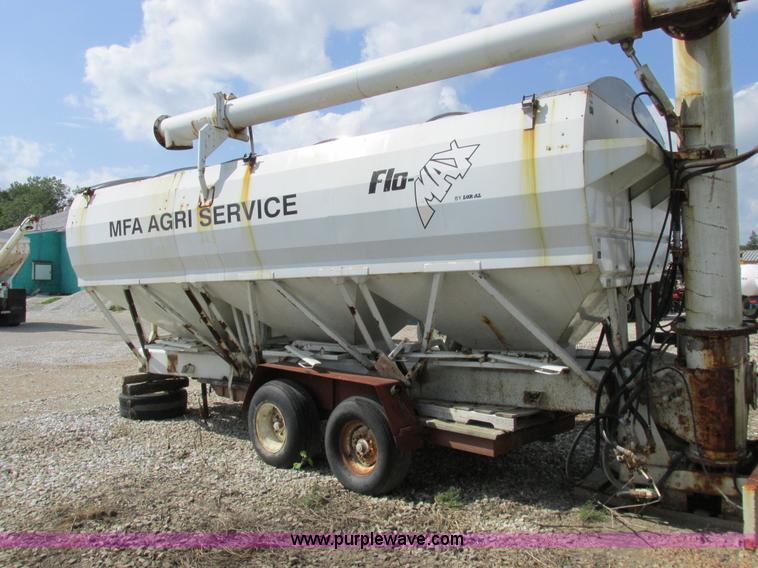 image for item I8963 Flo Max three hopper grain tender bed