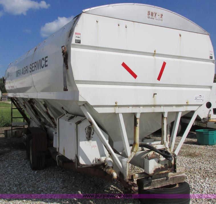 image for item I8963 Flo Max three hopper grain tender bed