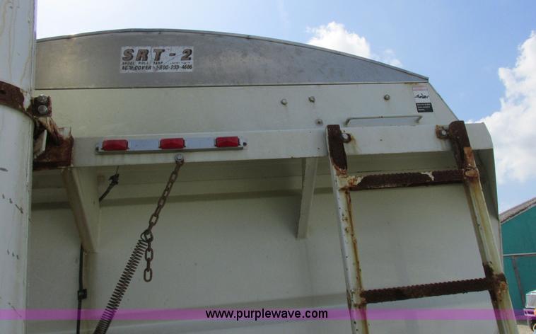image for item I8963 Flo Max three hopper grain tender bed