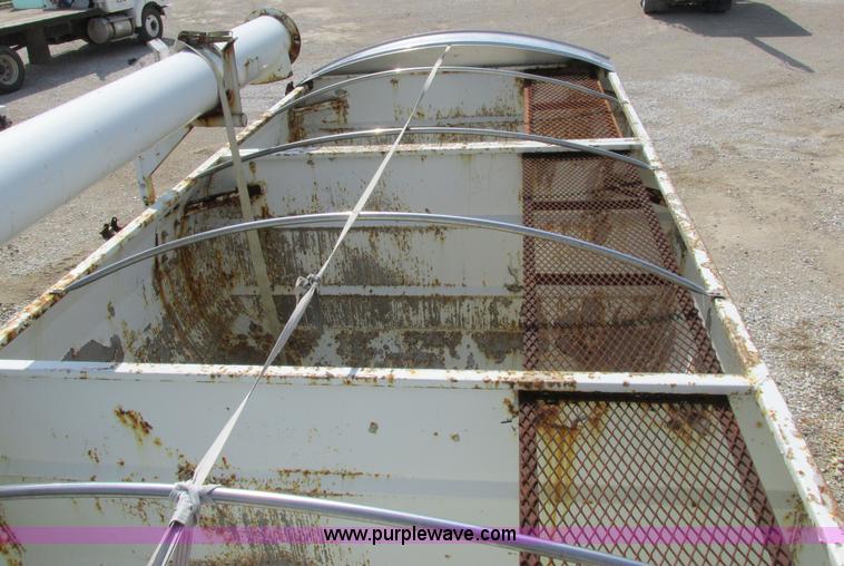 image for item I8963 Flo Max three hopper grain tender bed