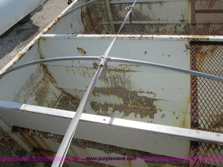 image for item I8963 Flo Max three hopper grain tender bed