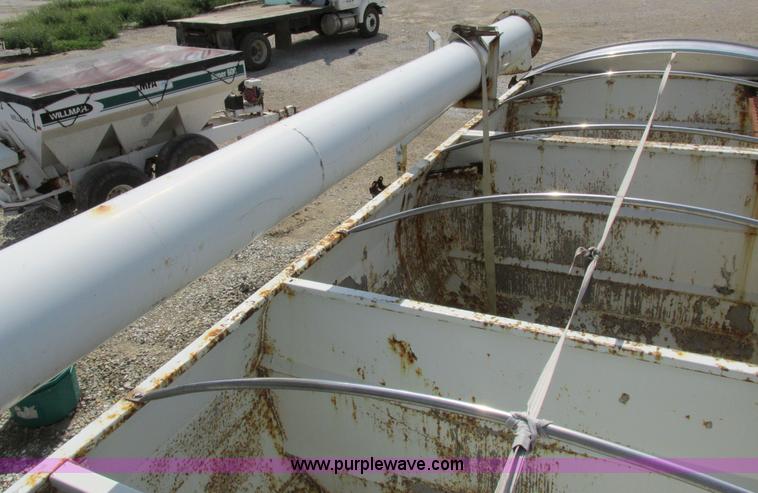 image for item I8963 Flo Max three hopper grain tender bed