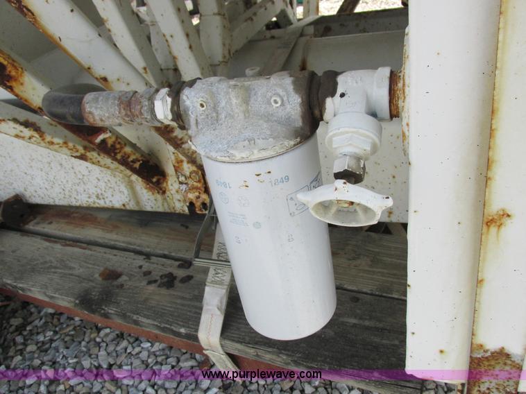 image for item I8963 Flo Max three hopper grain tender bed