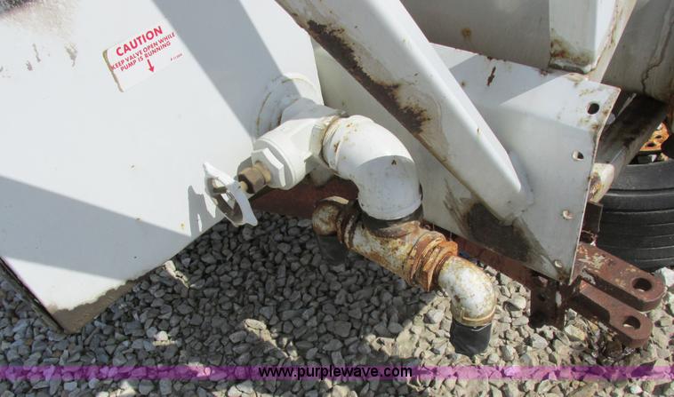 image for item I8963 Flo Max three hopper grain tender bed