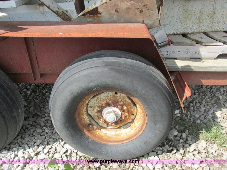 image for item I8963 Flo Max three hopper grain tender bed