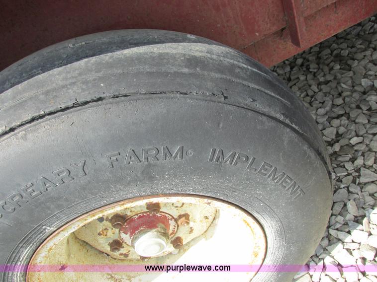 image for item I8963 Flo Max three hopper grain tender bed