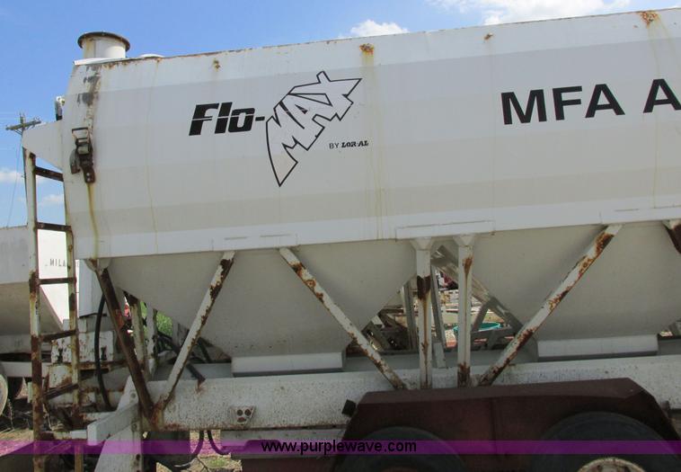 image for item I8963 Flo Max three hopper grain tender bed