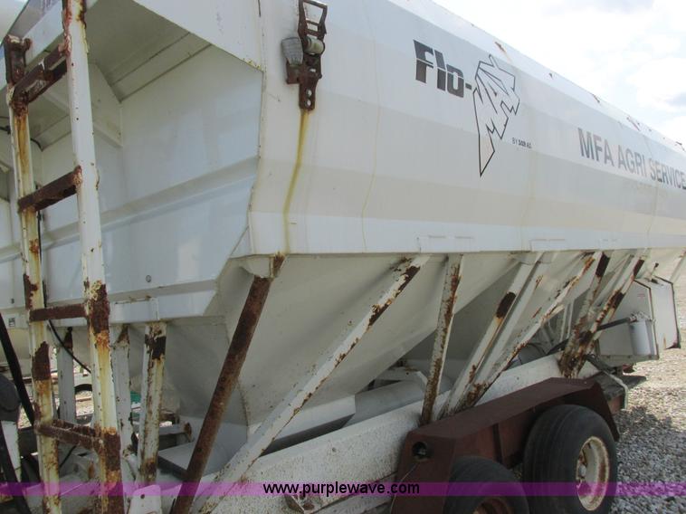 image for item I8963 Flo Max three hopper grain tender bed