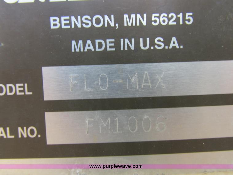 image for item I8963 Flo Max three hopper grain tender bed