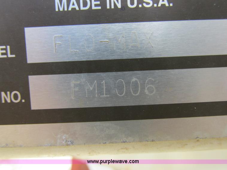 image for item I8963 Flo Max three hopper grain tender bed