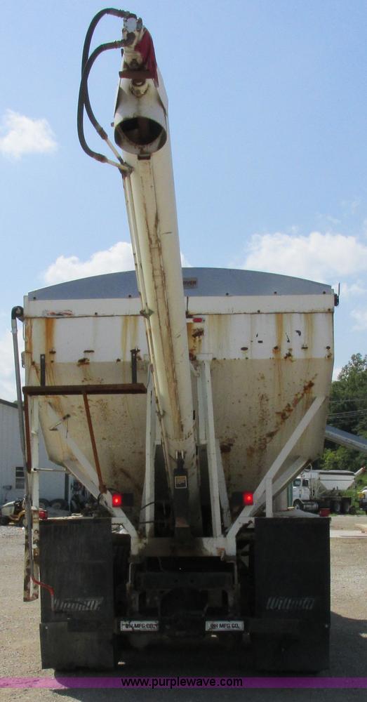 image for item I8964 1985 International F9370 tender truck