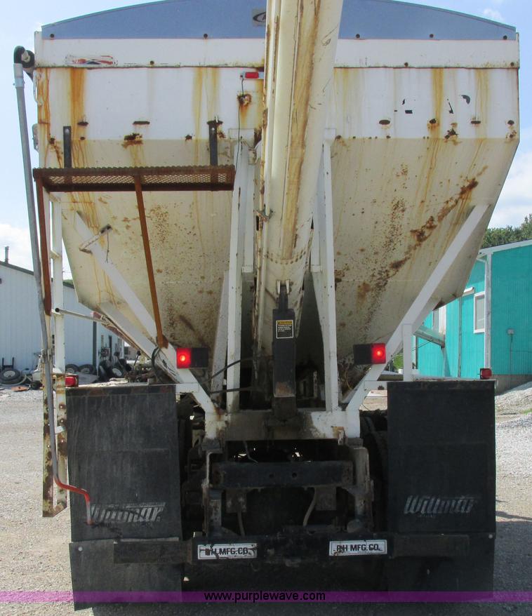 image for item I8964 1985 International F9370 tender truck