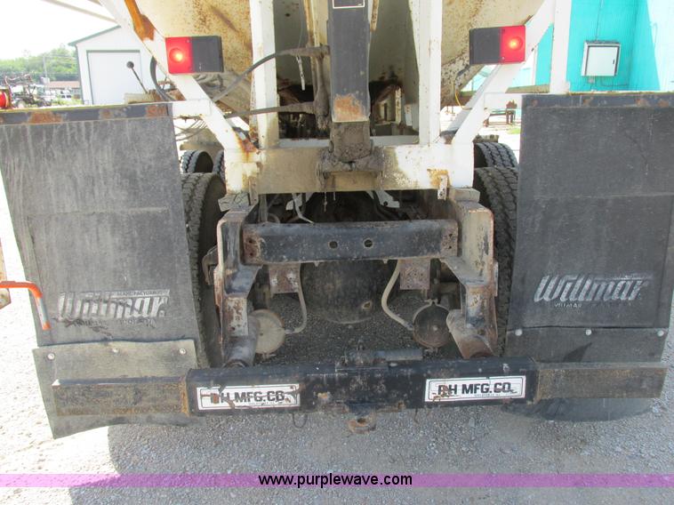 image for item I8964 1985 International F9370 tender truck