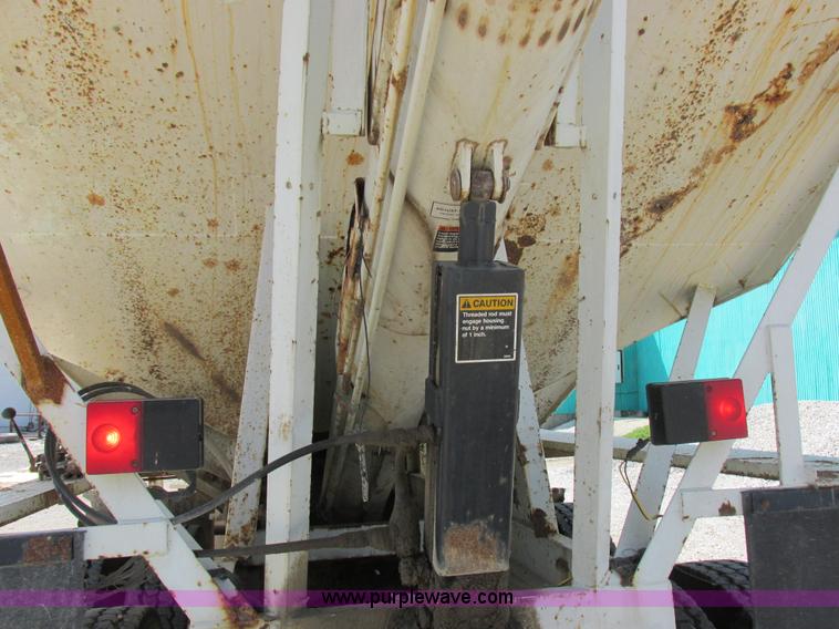 image for item I8964 1985 International F9370 tender truck