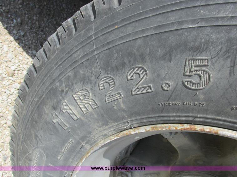 image for item I8964 1985 International F9370 tender truck