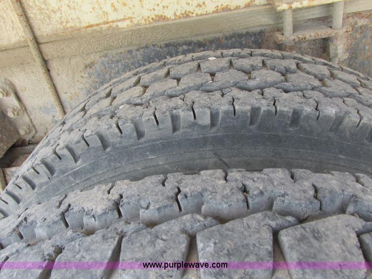 image for item I8964 1985 International F9370 tender truck