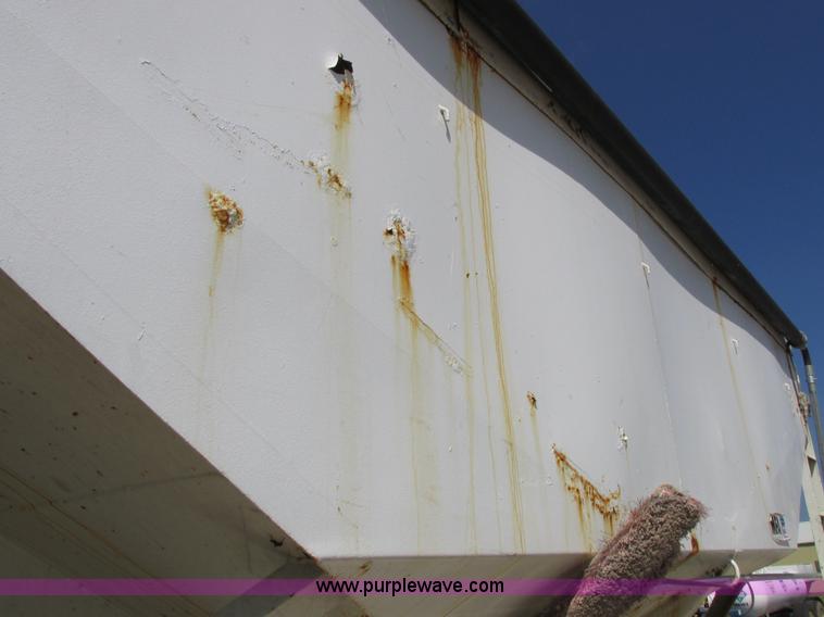 image for item I8964 1985 International F9370 tender truck