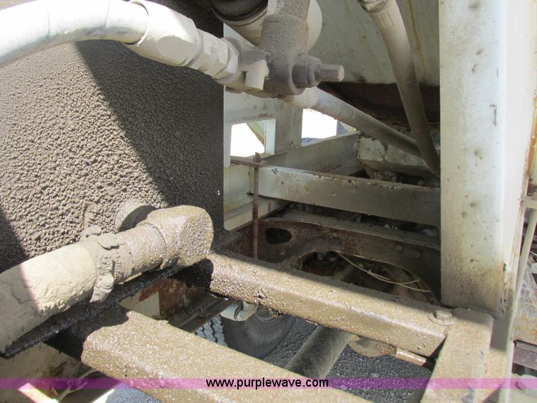 image for item I8964 1985 International F9370 tender truck