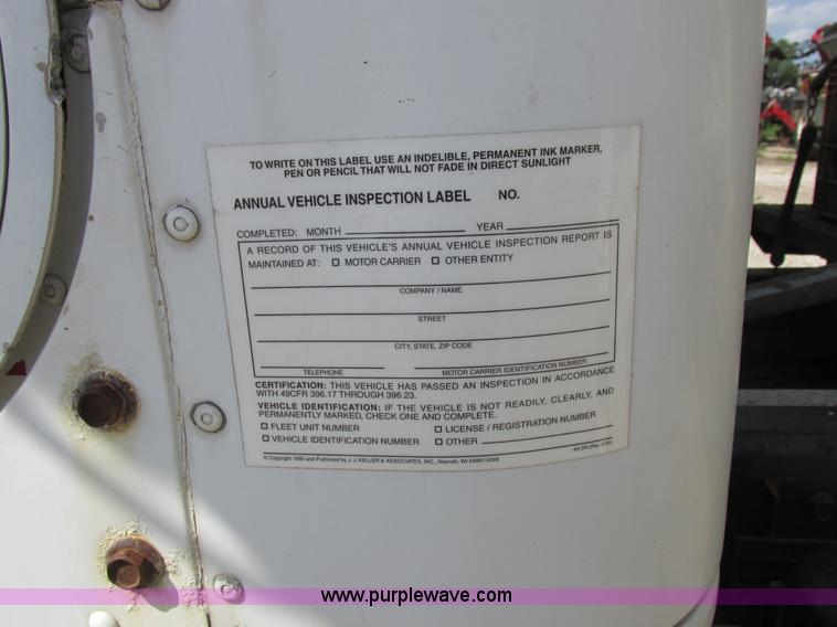 image for item I8964 1985 International F9370 tender truck