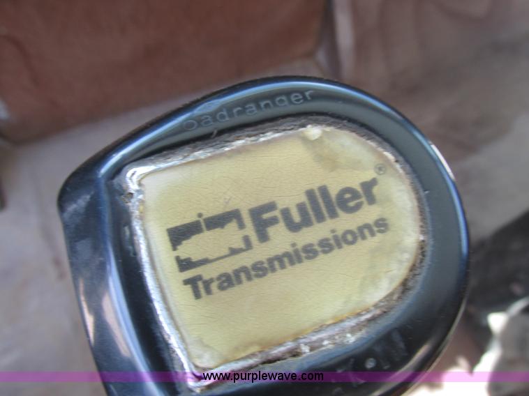 image for item I8964 1985 International F9370 tender truck