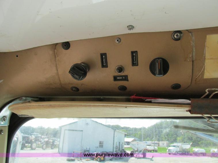 image for item I8964 1985 International F9370 tender truck