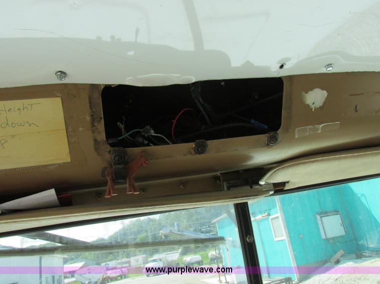 image for item I8964 1985 International F9370 tender truck