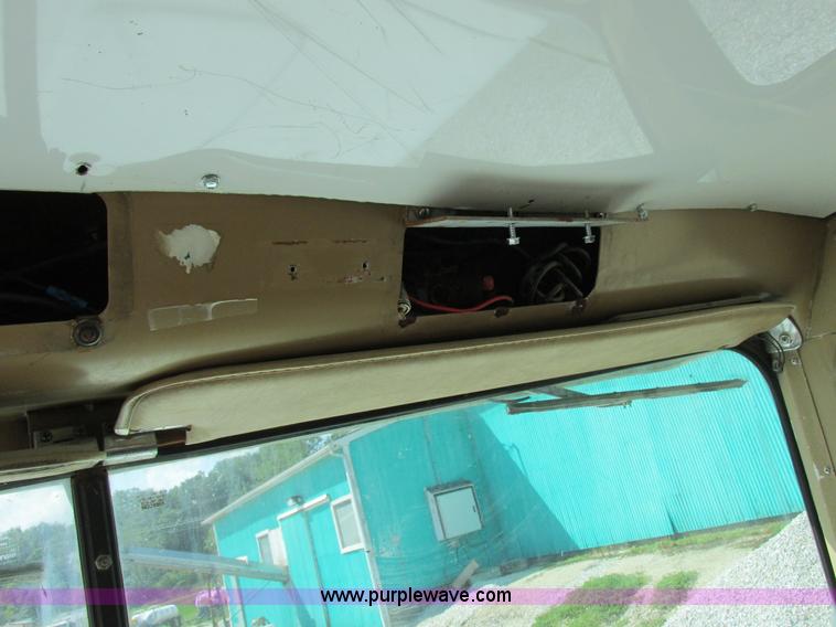 image for item I8964 1985 International F9370 tender truck