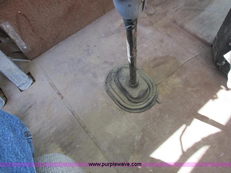 image for item I8964 1985 International F9370 tender truck