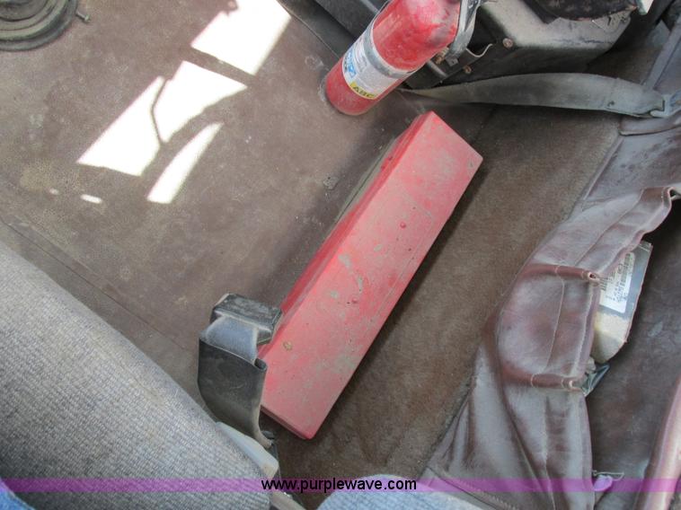 image for item I8964 1985 International F9370 tender truck